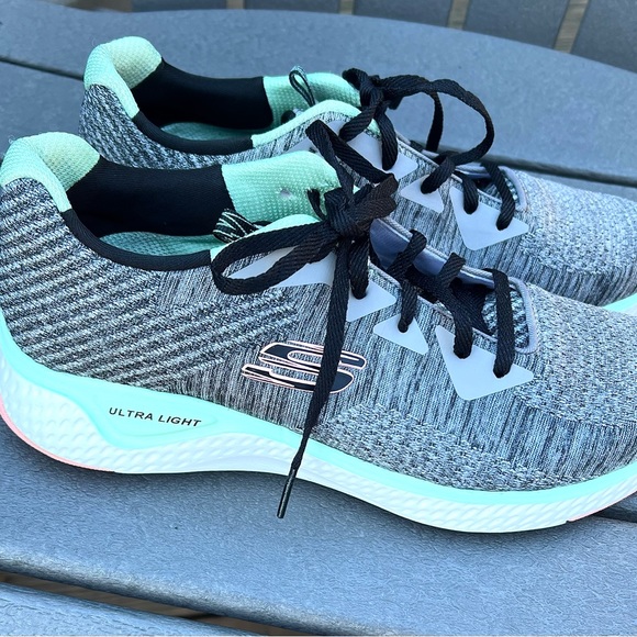 Skechers Woman’s Neutral Knit Sneaker with Memory Foam 9 - Picture 3 of 9